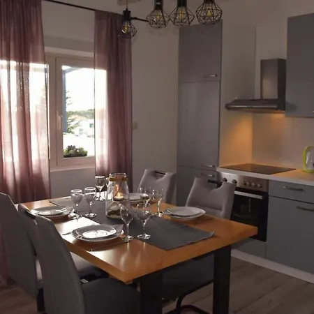 Apartment 5005-1 *